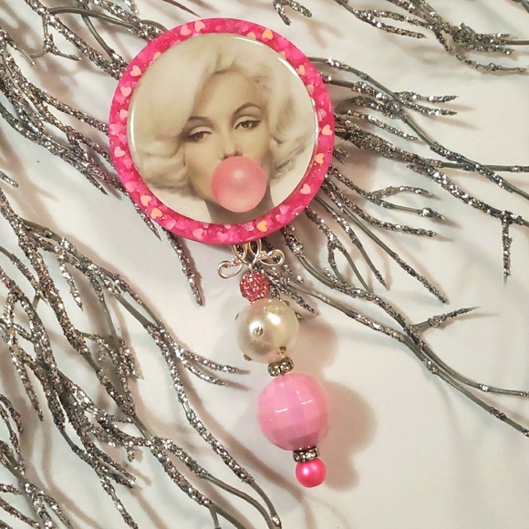 Marilyn Monroe Phone Grippy - Picture 1 of 5